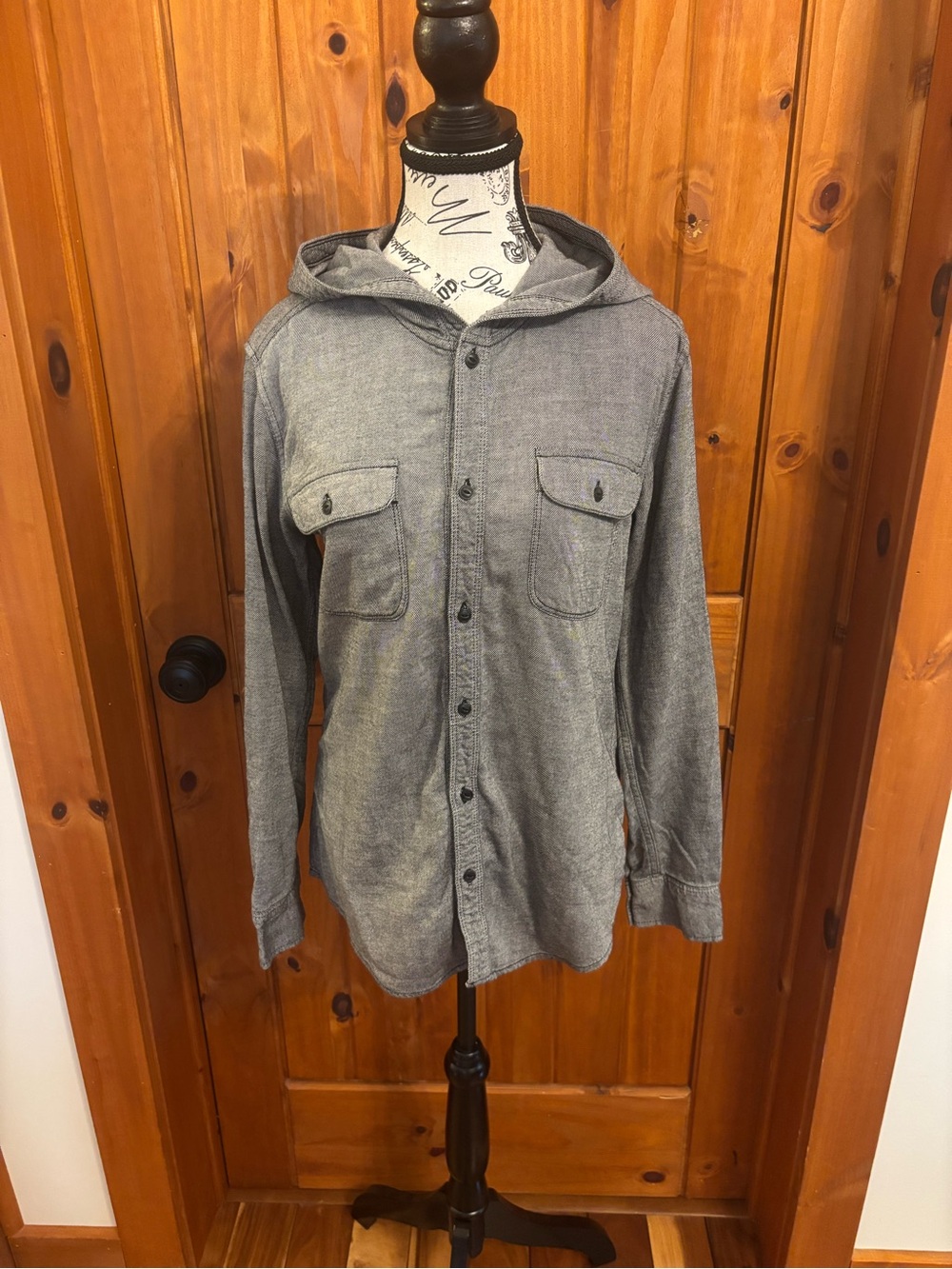 TNA Gray Button-Up Shirt Size Small